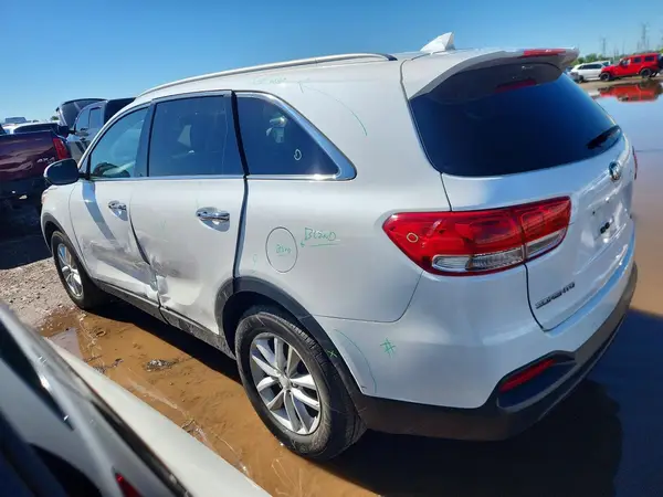 5XYPG4A37HG250934 2017 KIA SORENTO - Image 2