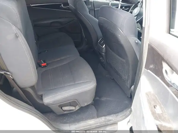 5XYPG4A37HG253056 2017 KIA SORENTO - Image 8