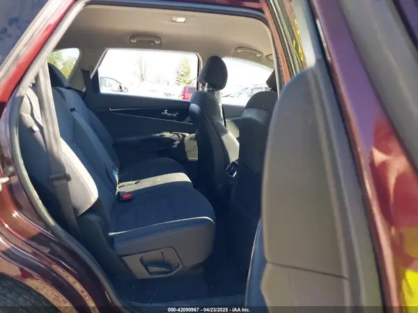 5XYPG4A37HG255017 2017 KIA SORENTO - Image 8