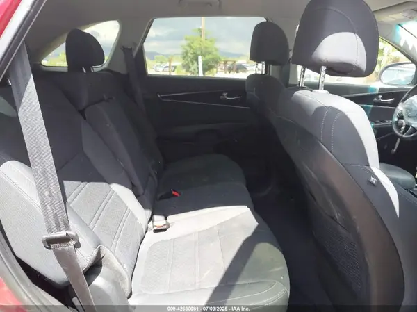 5XYPG4A37HG258404 2017 KIA SORENTO - Image 8