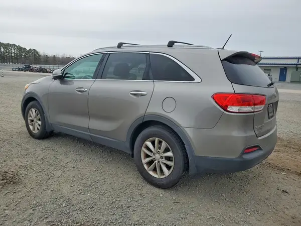 5XYPG4A37HG262565 2017 KIA SORENTO - Image 2