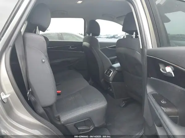 5XYPG4A37HG272500 2017 KIA SORENTO - Image 8