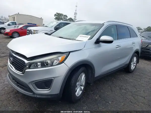 5XYPG4A37HG275574 2017 KIA SORENTO - Image 2