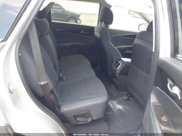 5XYPG4A37HG279446 2017 KIA SORENTO - Image 8