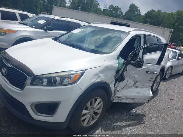 5XYPG4A37HG286140 2017 KIA SORENTO - Image 2