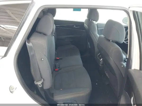 5XYPG4A37HG293864 2017 KIA SORENTO - Image 8