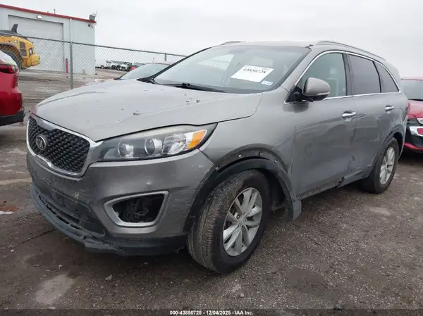 5XYPG4A37HG303289 2017 KIA SORENTO - Image 2