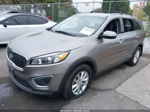 5XYPG4A37HG307715 2017 KIA SORENTO - Image 2