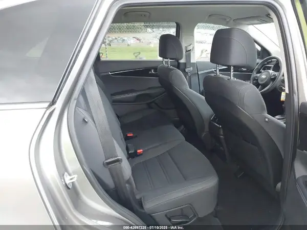 5XYPG4A37HG323848 2017 KIA SORENTO - Image 8