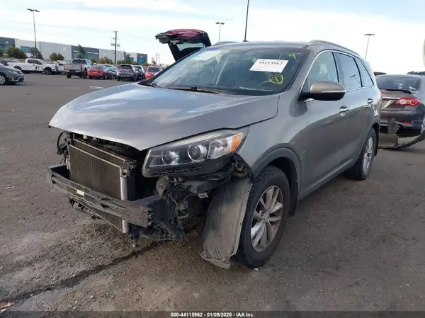 5XYPG4A37JG339084 2018 KIA SORENTO - Image 2