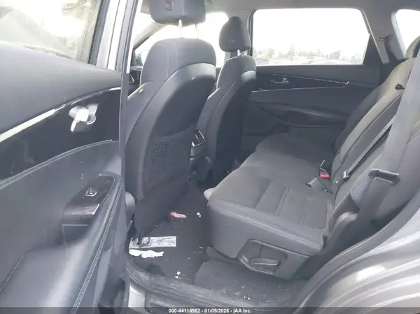 5XYPG4A37JG339084 2018 KIA SORENTO - Image 8