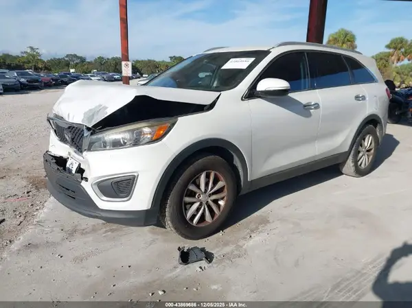 5XYPG4A37JG341532 2018 KIA SORENTO - Image 2