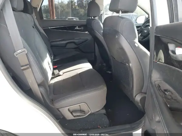 5XYPG4A37JG341532 2018 KIA SORENTO - Image 8