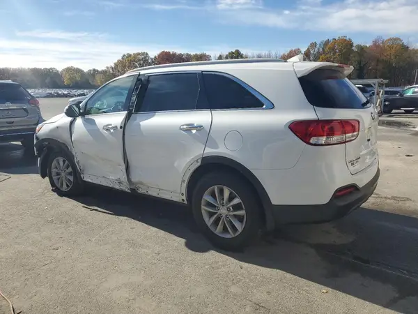 5XYPG4A37JG370643 2018 KIA SORENTO - Image 2