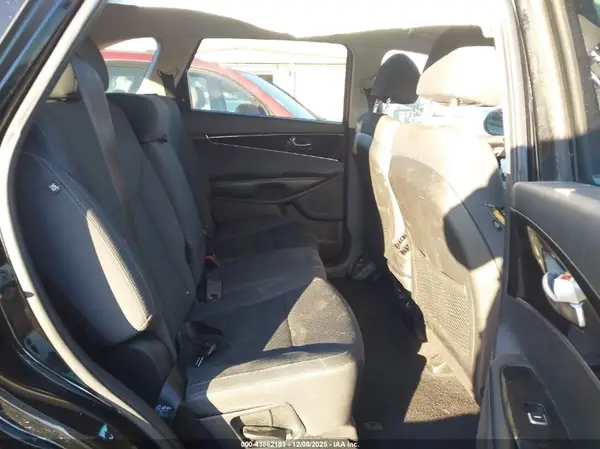 5XYPG4A37JG374420 2018 KIA SORENTO - Image 8