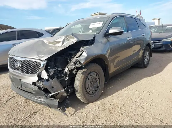 5XYPG4A37JG394912 2018 KIA SORENTO - Image 2