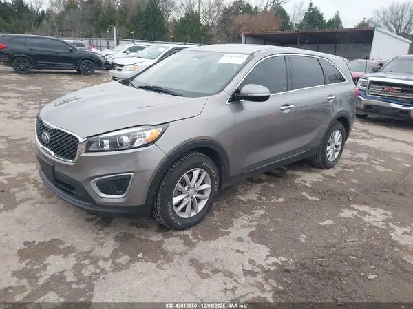 5XYPG4A37JG407917 2018 KIA SORENTO - Image 2
