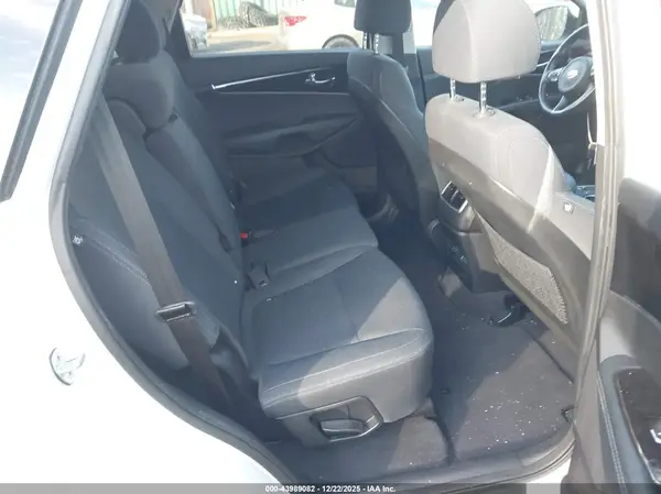 5XYPG4A37JG416195 2018 KIA SORENTO - Image 8