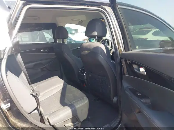 5XYPG4A37JG418612 2018 KIA SORENTO - Image 8