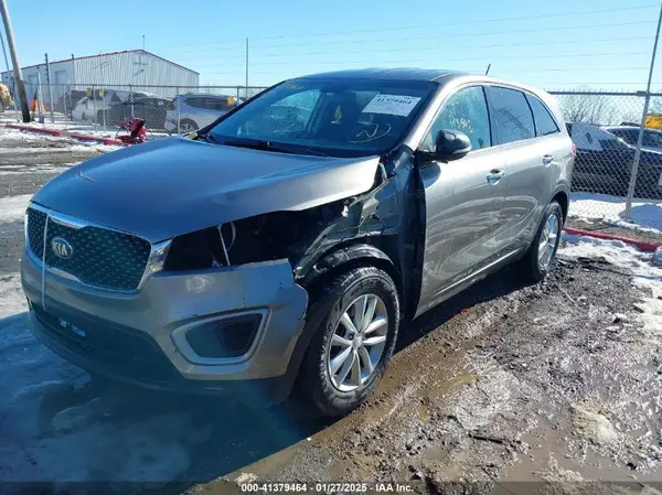 5XYPG4A37JG425205 2018 KIA SORENTO - Image 2