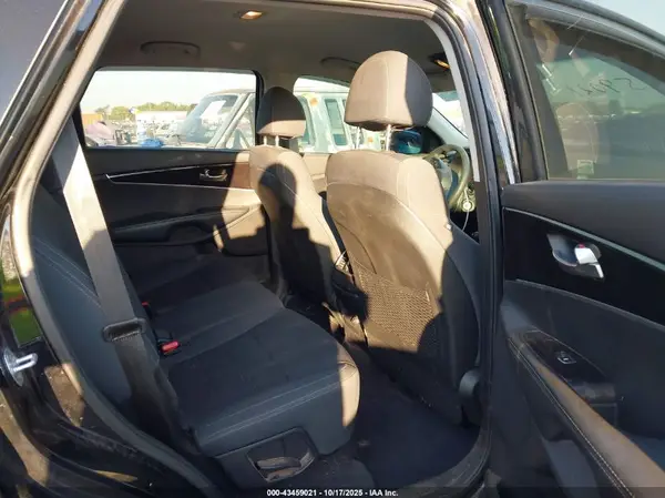 5XYPG4A37JG425852 2018 KIA SORENTO - Image 8