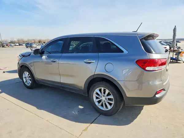 5XYPG4A37JG431764 2018 KIA SORENTO - Image 2
