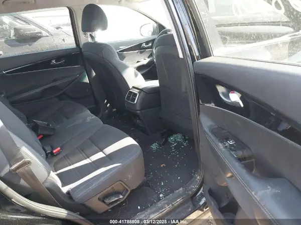 5XYPG4A37KG442832 2019 KIA SORENTO - Image 8
