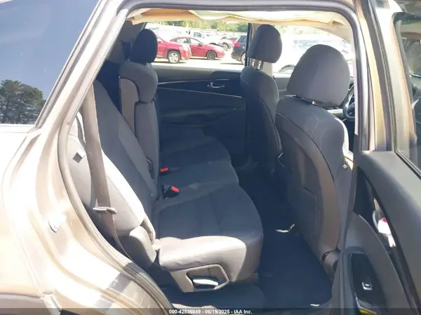 5XYPG4A37KG450378 2019 KIA SORENTO - Image 8