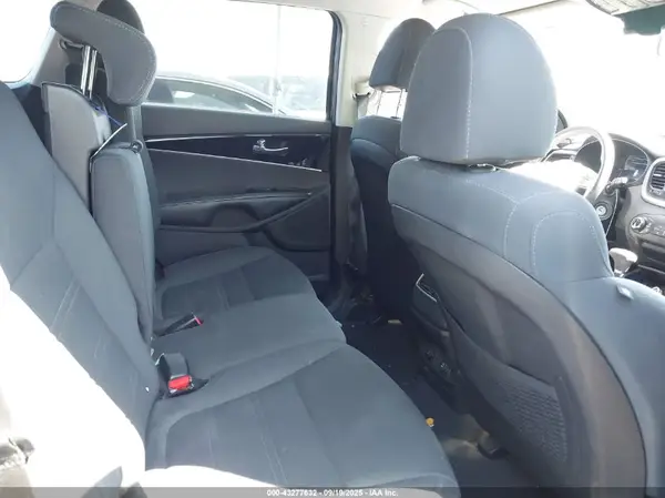 5XYPG4A37KG507761 2019 KIA SORENTO - Image 8