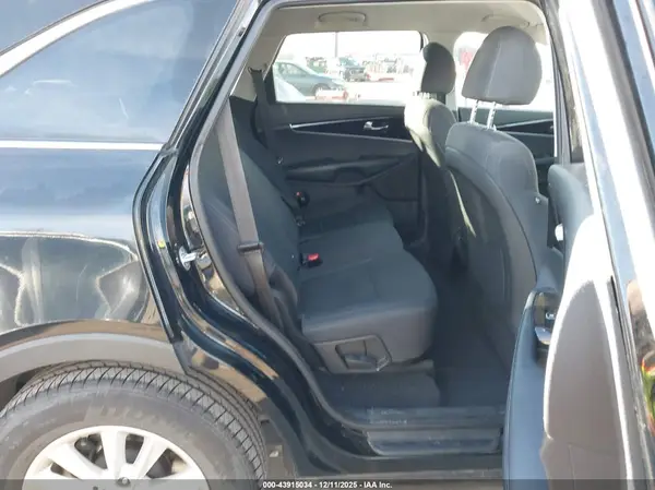 5XYPG4A37KG518758 2019 KIA SORENTO - Image 8