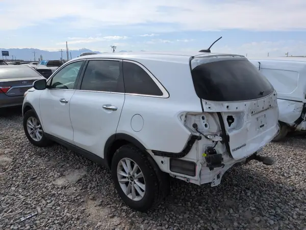 5XYPG4A37KG530585 2019 KIA SORENTO - Image 2
