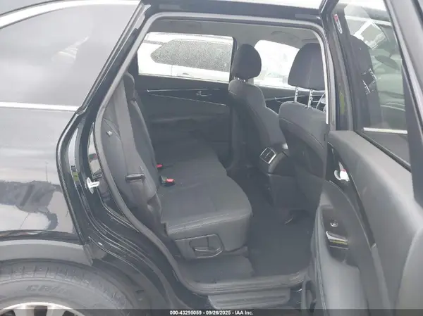 5XYPG4A37KG561559 2019 KIA SORENTO - Image 8