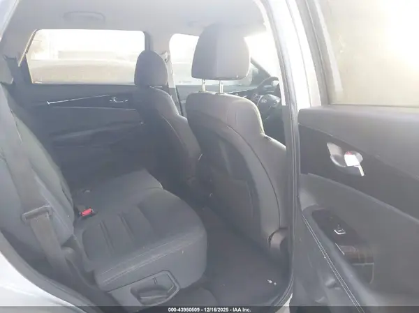 5XYPG4A37KG578832 2019 KIA SORENTO - Image 8