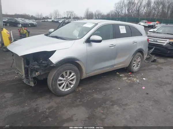 5XYPG4A37KG587563 2019 KIA SORENTO - Image 2