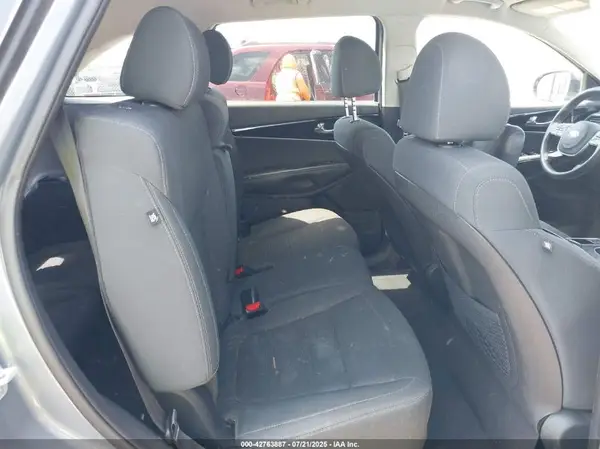 5XYPG4A37LG643891 2020 KIA SORENTO - Image 8