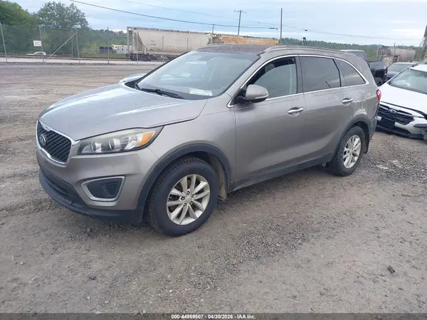 5XYPG4A38GG035044 2016 KIA SORENTO - Image 2