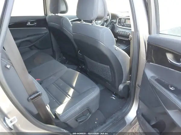5XYPG4A38GG058372 2016 KIA SORENTO - Image 8