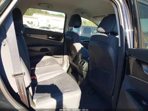 5XYPG4A38GG085118 2016 KIA SORENTO - Image 8