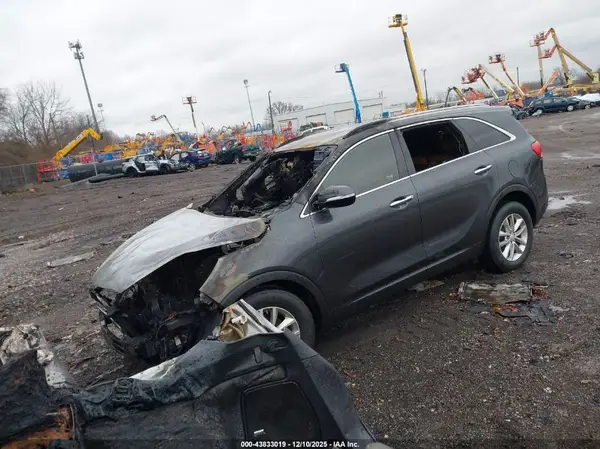 5XYPG4A38GG109711 2016 KIA SORENTO - Image 2