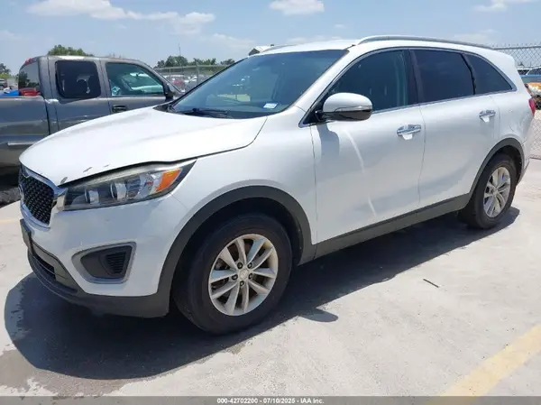 5XYPG4A38GG113676 2016 KIA SORENTO - Image 2