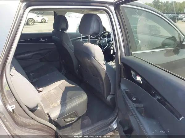 5XYPG4A38GG113869 2016 KIA SORENTO - Image 8