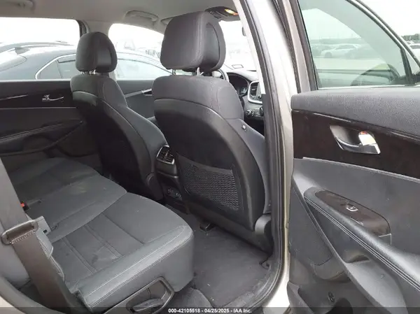 5XYPG4A38GG114164 2016 KIA SORENTO - Image 8