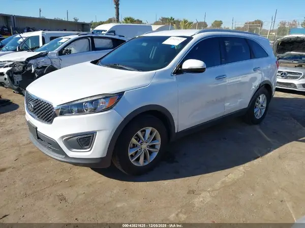 5XYPG4A38GG119977 2016 KIA SORENTO - Image 2
