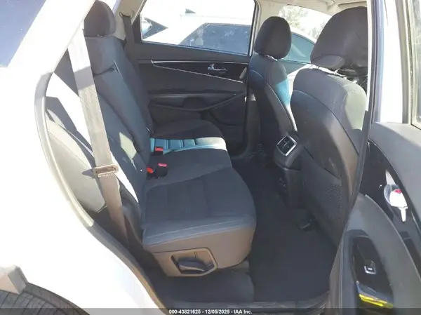 5XYPG4A38GG119977 2016 KIA SORENTO - Image 8