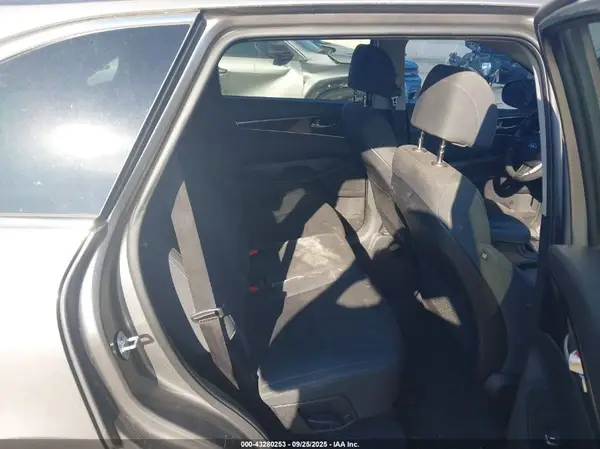 5XYPG4A38HG187584 2017 KIA SORENTO - Image 8