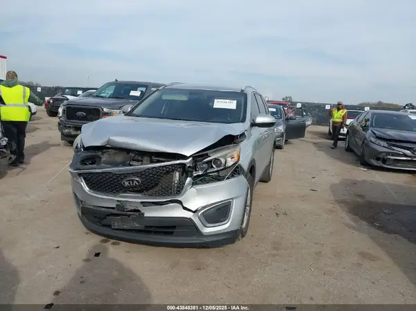 5XYPG4A38HG189612 2017 KIA SORENTO - Image 2