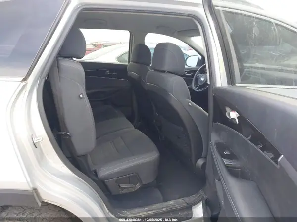 5XYPG4A38HG189612 2017 KIA SORENTO - Image 8