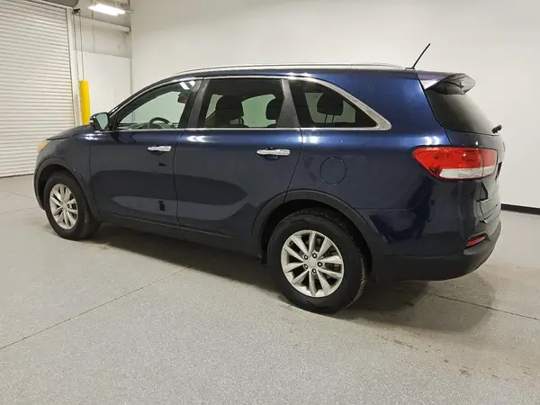 5XYPG4A38HG193370 2017 KIA SORENTO - Image 2