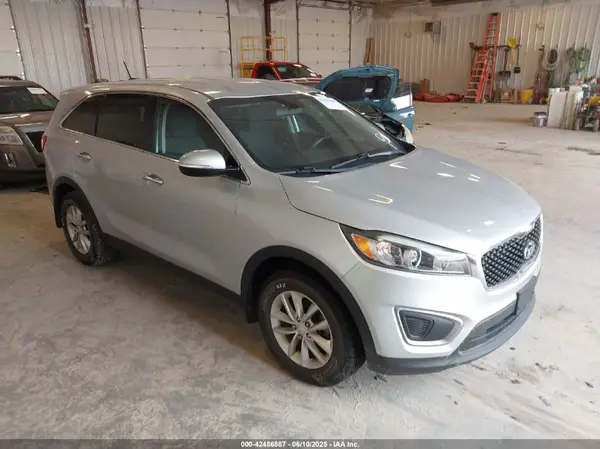 5XYPG4A38HG197158 2017 KIA SORENTO - Image 1