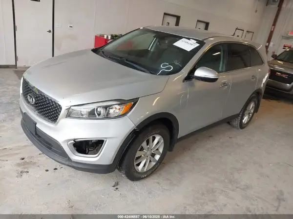 5XYPG4A38HG197158 2017 KIA SORENTO - Image 2